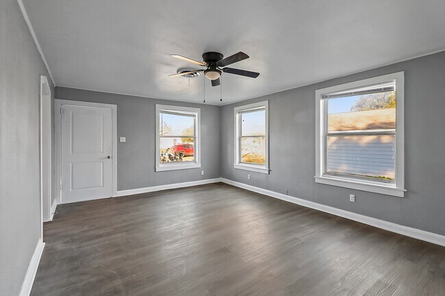 Building Photo - 506 Trinity St