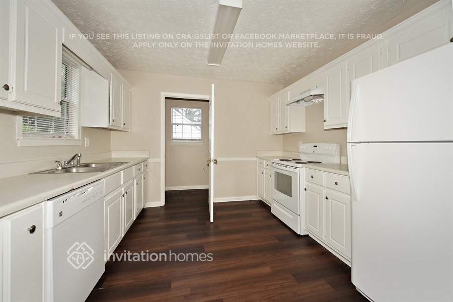 Building Photo - 185 Mountainview Dr
