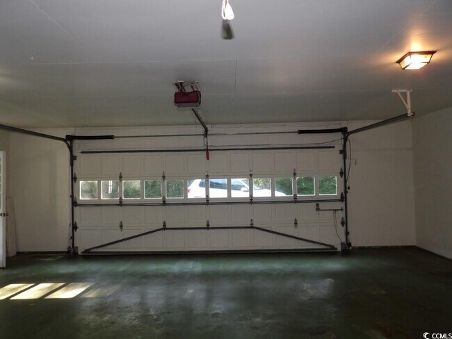 Building Photo - 254 Evergreen Ln