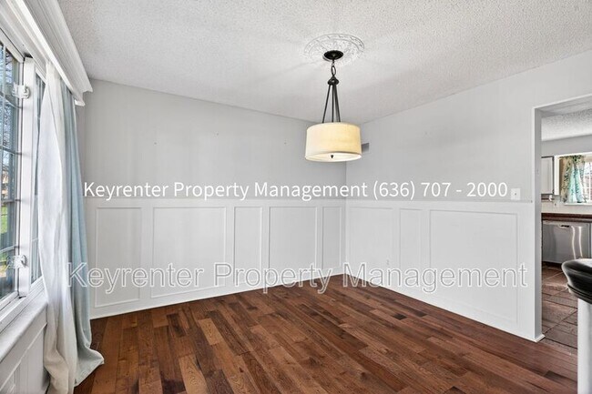 Building Photo - 971 Whispering Ridge Ln