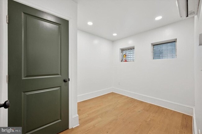 Building Photo - 1637 W Girard Ave
