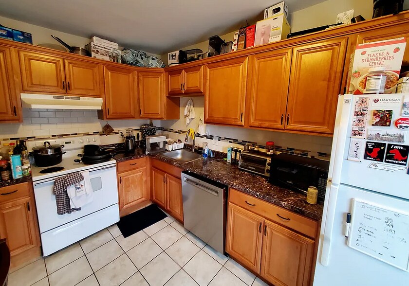 Building Photo - 17 Aspinwall Ave