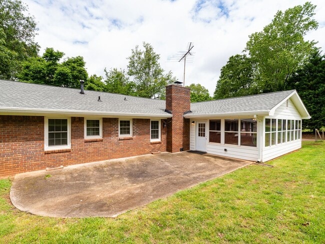 Building Photo - Wonderful Updated Ranch in West Cobb