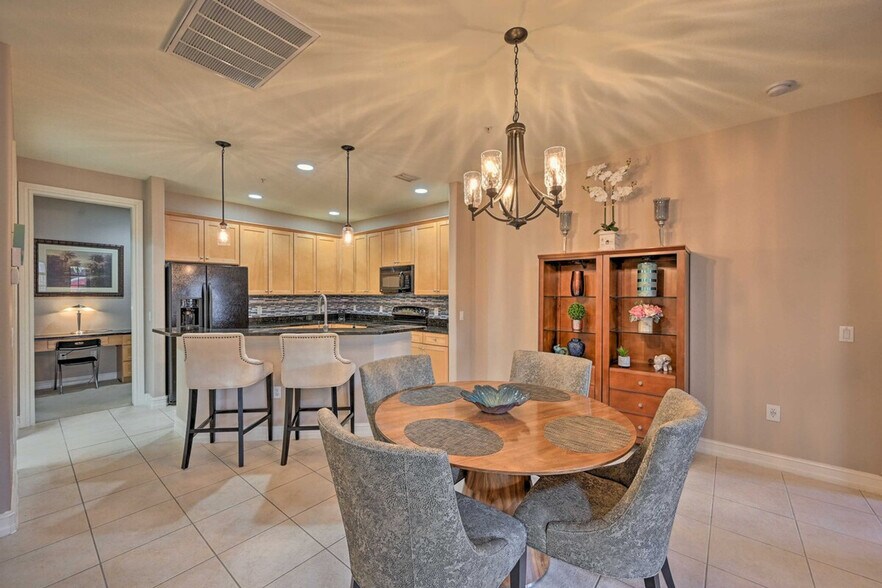 Building Photo - 9155 Delano St