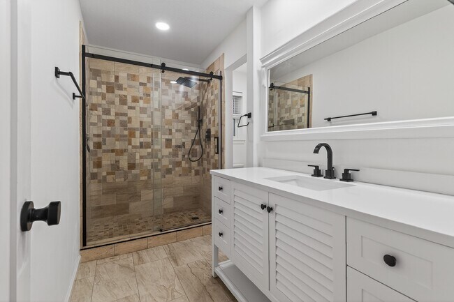 Building Photo - 127 Sagewood Dr