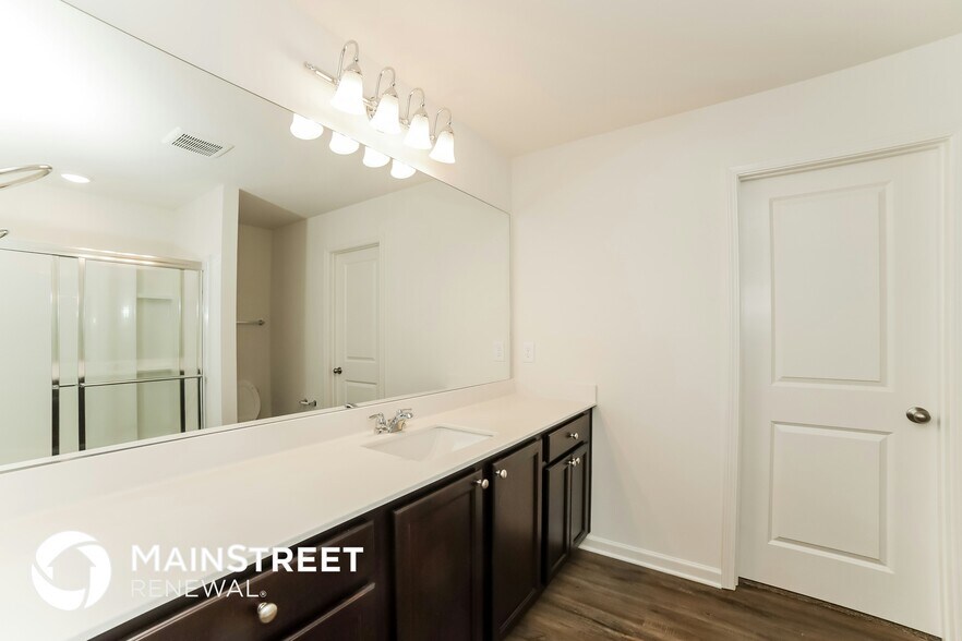 Building Photo - 8615 Paradise Dr