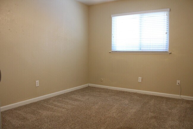 Building Photo - 9100 Castlebar Way