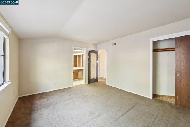 Building Photo - 58 St Andrews Ln