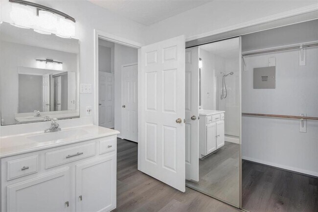 Building Photo - 1241 El Camino Village Dr