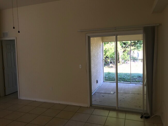 Building Photo - 601 SE 5th St