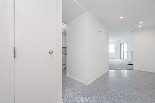 Building Photo - 525 E Seaside Way