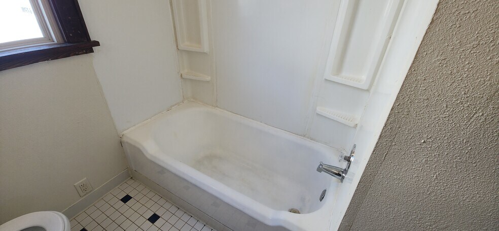 Building Photo - 2238 West Ave S