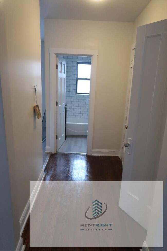 Building Photo - 1 bedroom in Chicago IL 60626