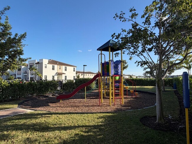 Building Photo - 909 NE 211th St