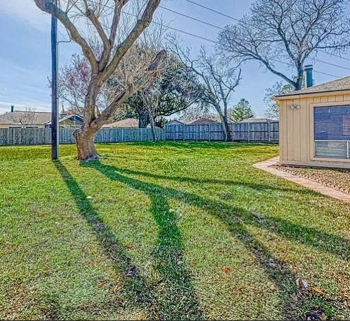 Building Photo - 3610 Vineyard Dr