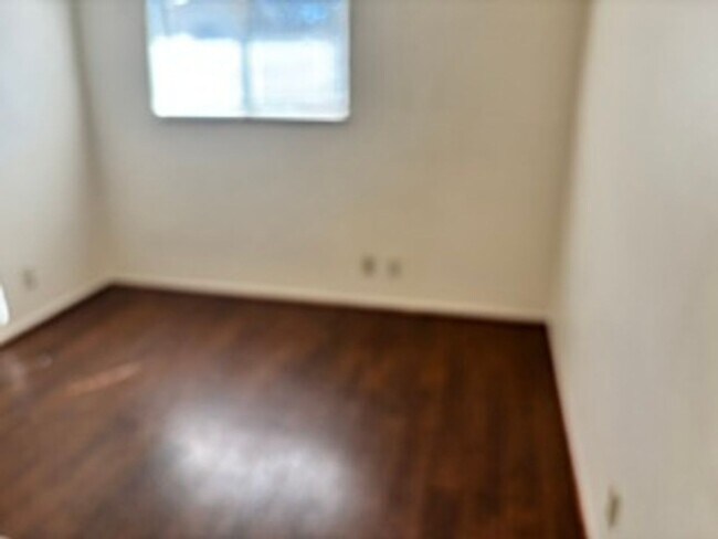 Building Photo - 808 Kelton St