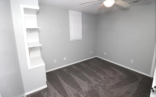 Building Photo - 1119 E Rushwood Dr