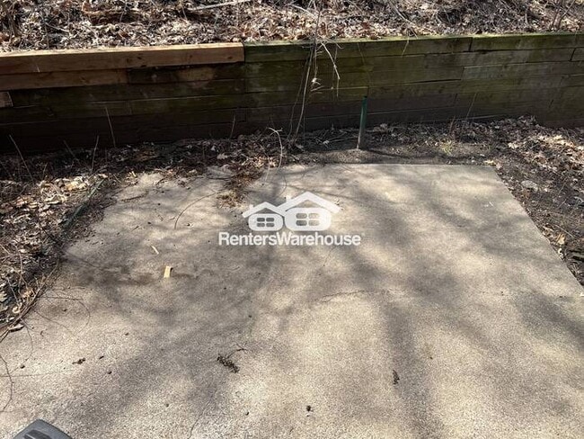 Building Photo - Available now - like new 2 bed 1 bath dupl...