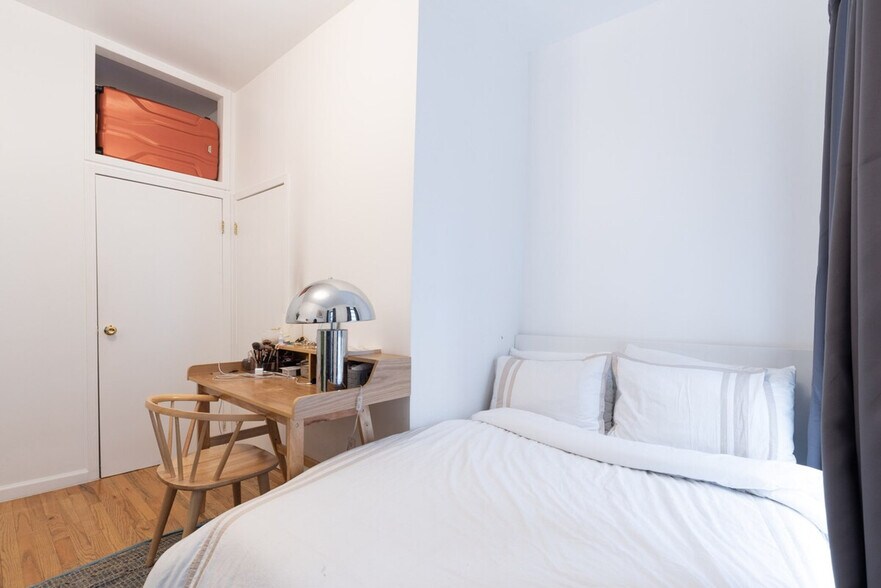 Building Photo - 136 E 57th St