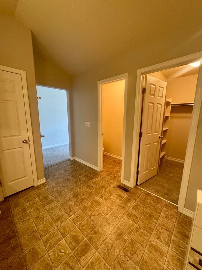 Building Photo - Updated Townhome in North Colorado Springs