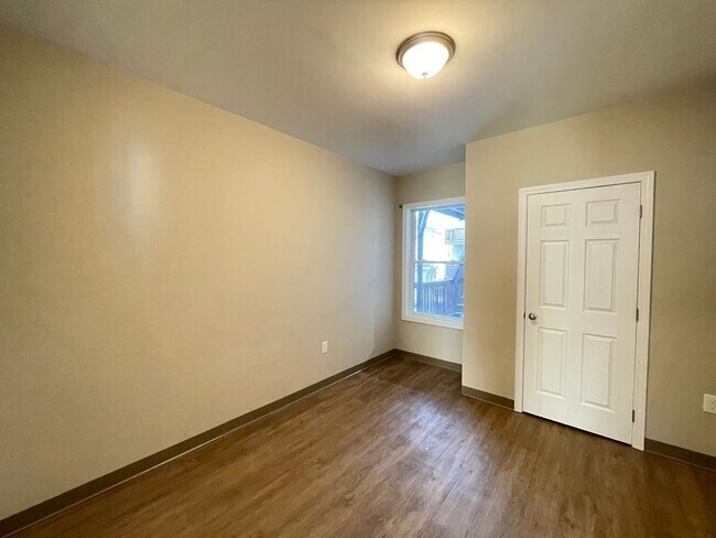 Building Photo - 463 Beech St