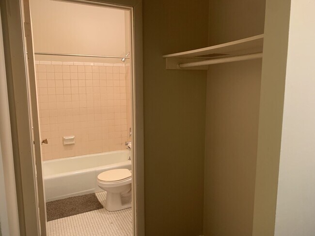 Building Photo - 33-37 W Main St (Courtside Building)