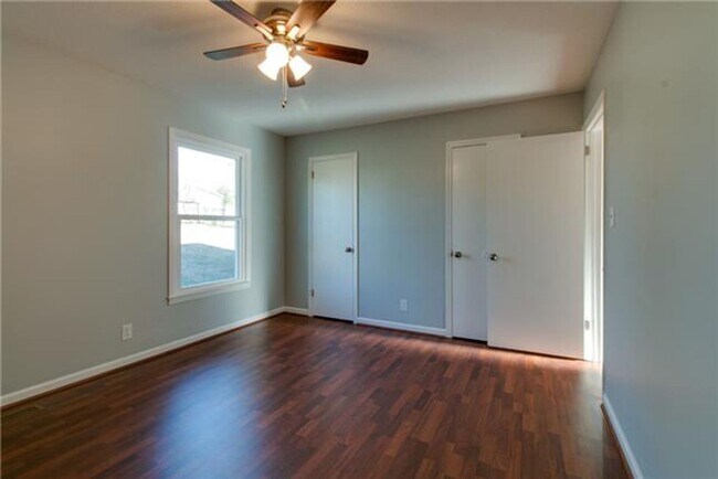 Building Photo - For Rent – Spacious 4 Bedroom Home Near Fo...