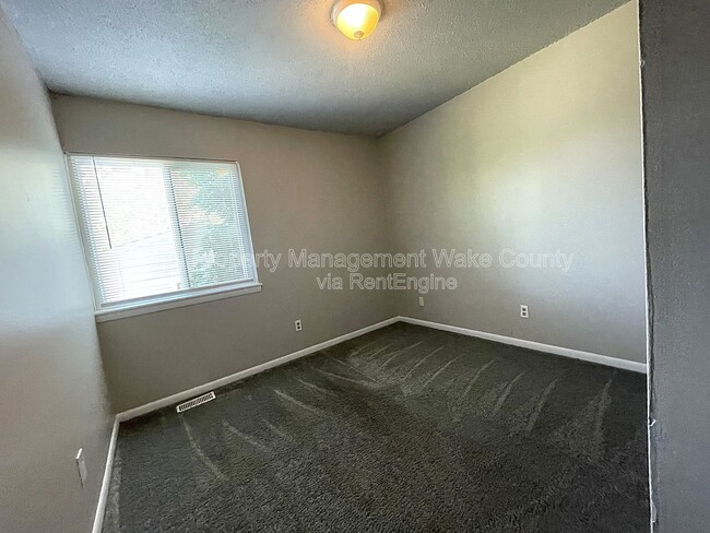 Building Photo - 4702 Walden Pond Dr