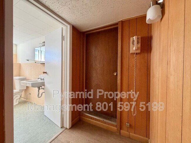 Building Photo - 1534 Garfield Ave S