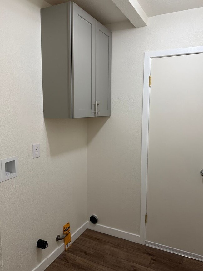 Building Photo - Fullerton Single Story Beauty