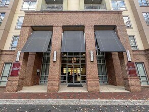 Building Photo - 711 Cosmopolitan Dr NE