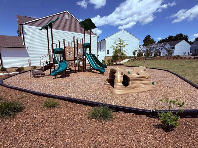 Building Photo - 3BD Townhome in Concord Lakes Minutes from...