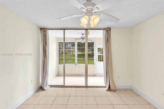 Building Photo - 9410 Tangerine Pl