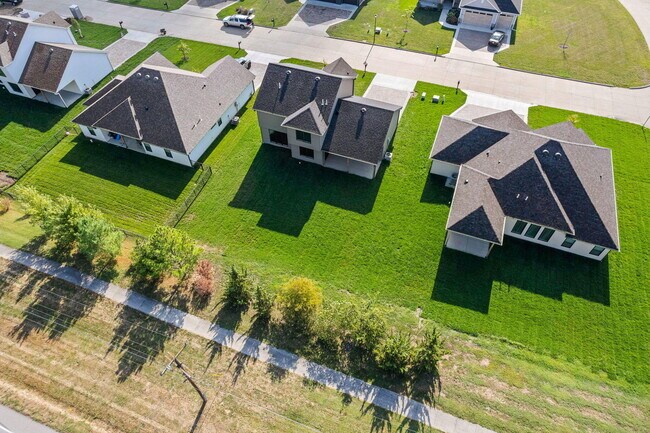 Building Photo - 5663 Ralph Dobbs Way