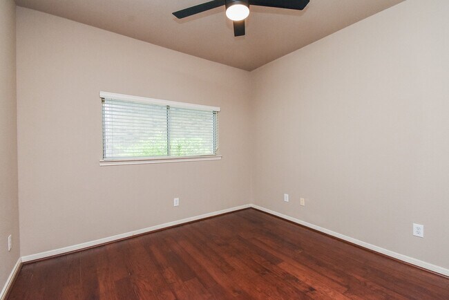Building Photo - 16915 Locust Springs Dr