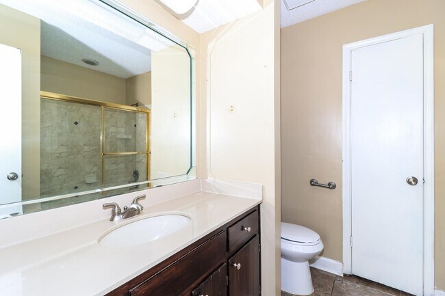 Building Photo - 3902 Clover Hill Dr