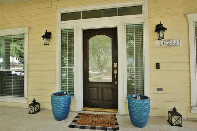 Building Photo - 16242 Pine Thorn Dr