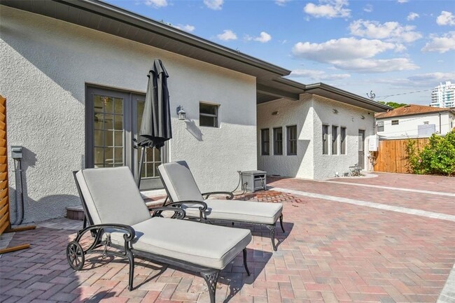 Building Photo - 3120 S Julia Cir