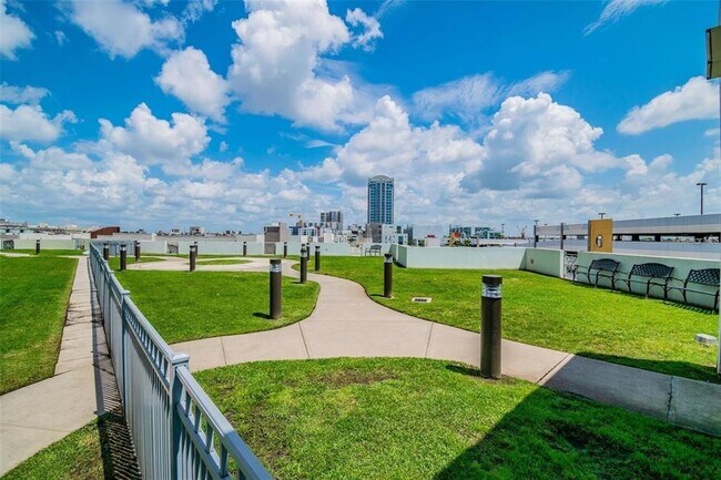 Building Photo - 449 S 12th St