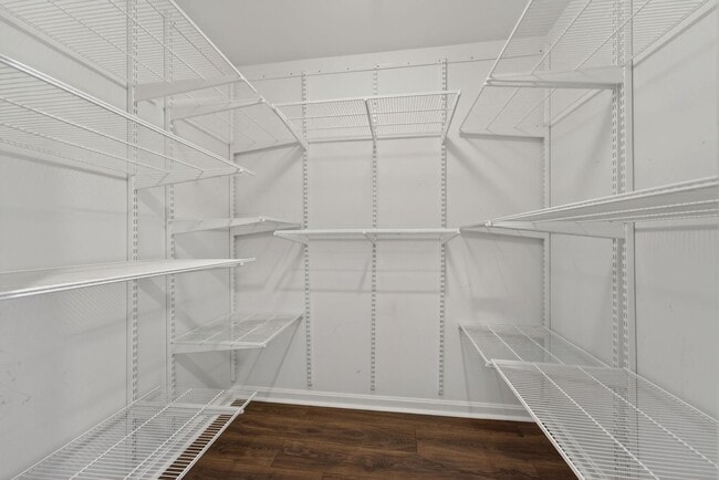 Building Photo - 2220 Fairfax Dr