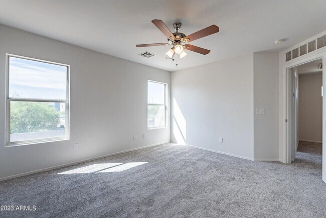 Building Photo - Bright 4Bdm 3Ba Goodyear home