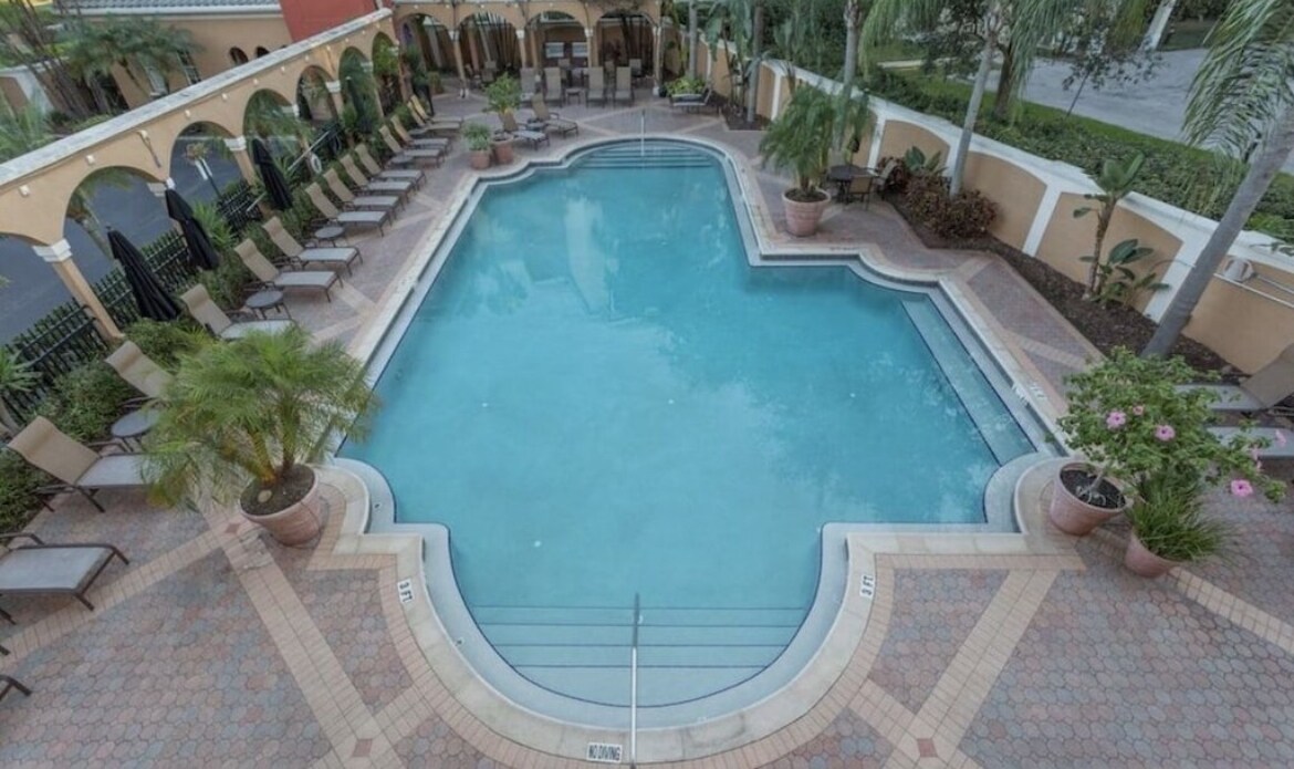Pool area - 501 Knights Run Ave