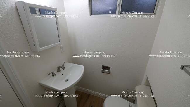 Building Photo - Cozy 1 bd/1 bth Duplex with Private Yard a...