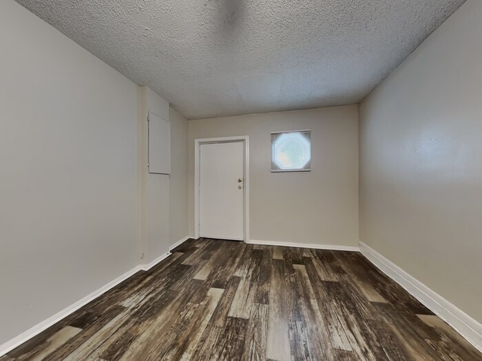 Building Photo - 9402 Lonsdale Ct