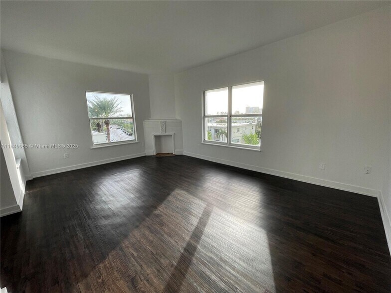LIVING ROOM - 4035 N Meridian Ave