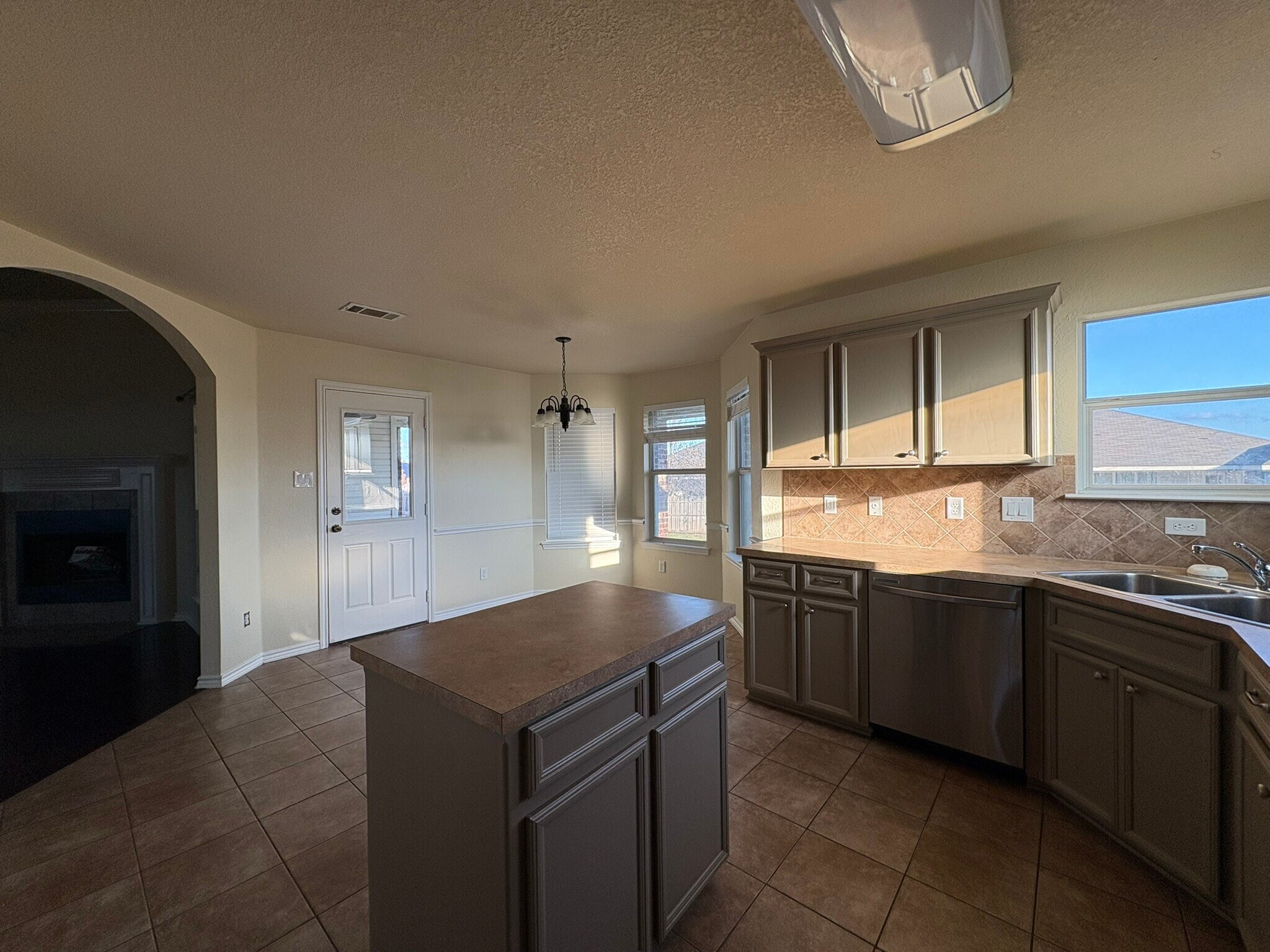 Building Photo - 2508 Isabelle Dr