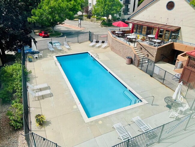 Building Photo - 6380 S Boston St