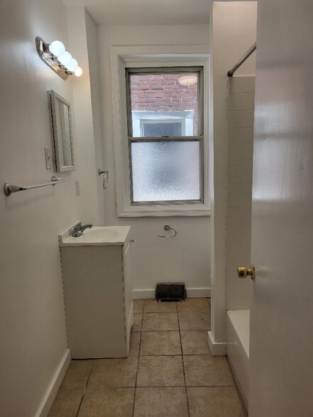 Building Photo - 4834 Sansom St