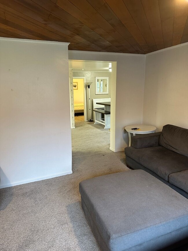 Building Photo - Furnished 2 Bed/1 Bath w/Fenced Yard & Sto...