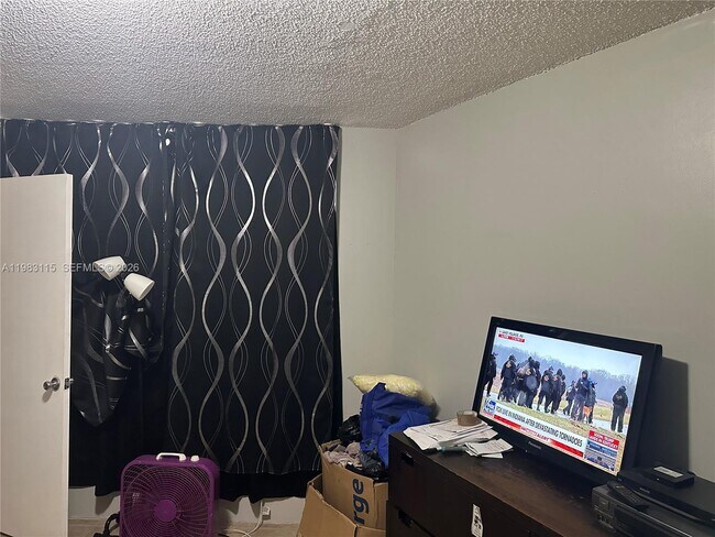 Building Photo - 1100 St Charles Pl